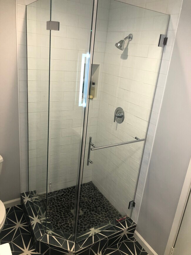 Building Photo - 2131 E 1st St