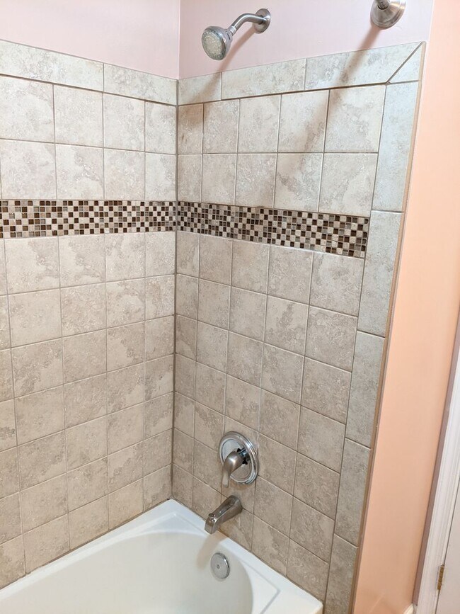 Building Photo - Townhouse in Spring Ridge community - OAKD...