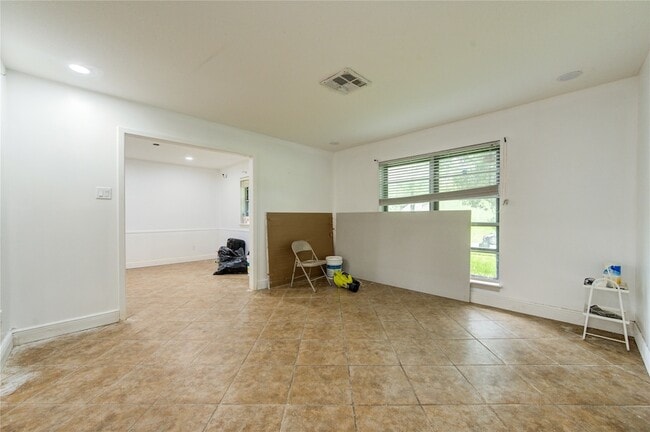 Building Photo - 2117 Willow Wisp Dr