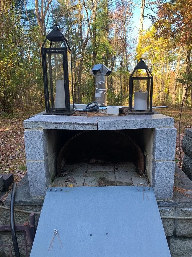 Building Photo - 19 Pine St