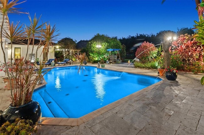 Building Photo - 10740 SW 74th Ct