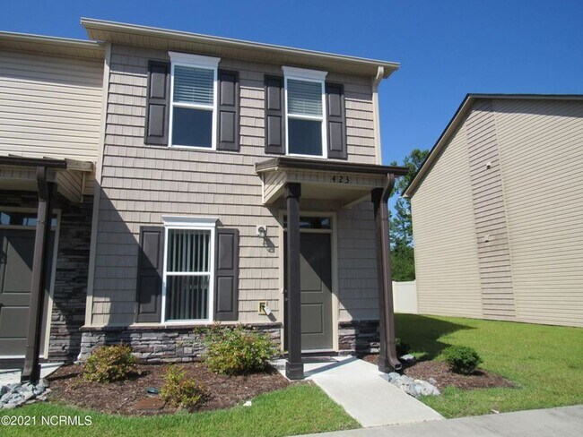 Primary Photo - 2 BR 1.5 BA In Boyington Place