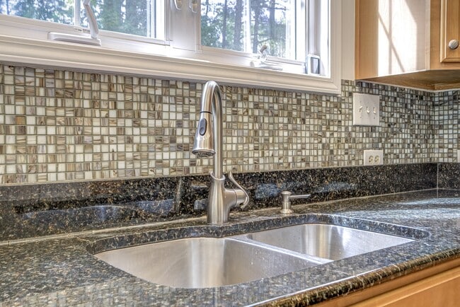 Building Photo - 2103 Templeton Gap Dr