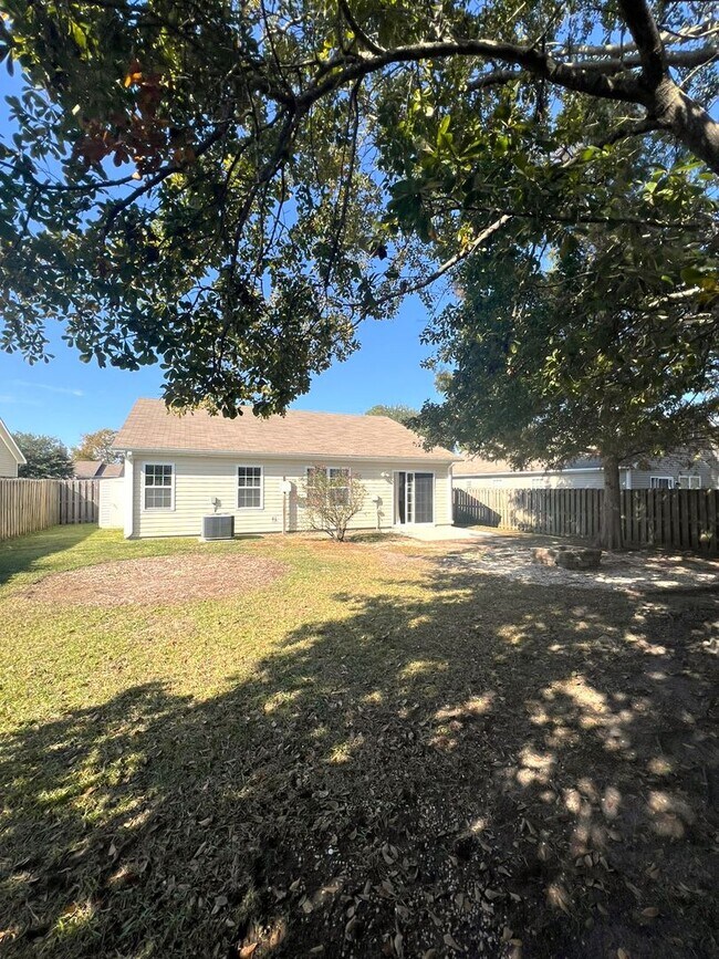 Building Photo - Windsor Park