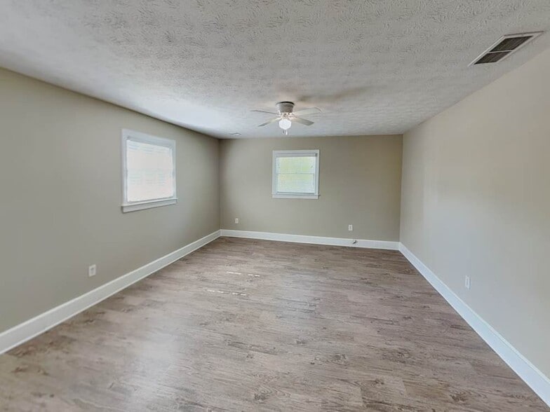 Building Photo - 1694 Webb Gin House Rd