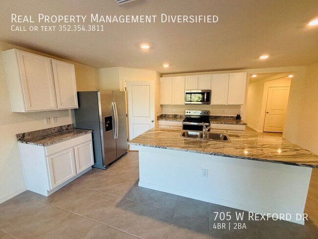 Building Photo - 705 W Rexford Dr