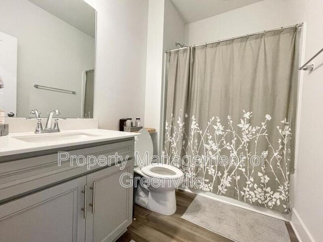 Building Photo - 501 Robinwood Pl