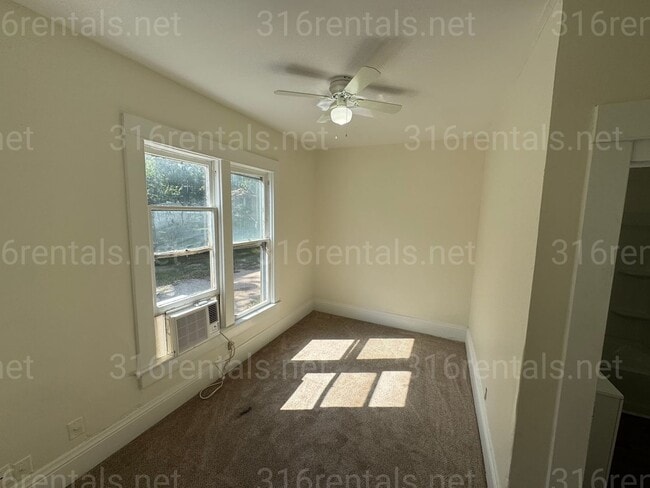 Building Photo - $699 - 2 bedroom/ 1 bathroom - Duplex