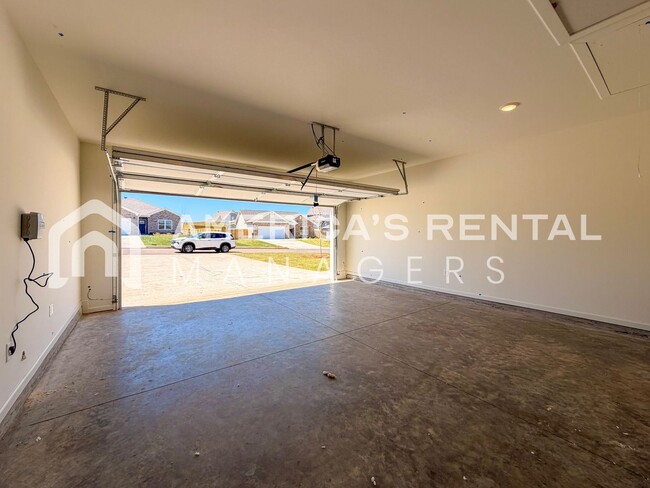 Building Photo - Brand New Three Bedroom Hudson Plan for Rent in Tuscaloosa! Sign a 13-month lease by 5/15/2026 an...