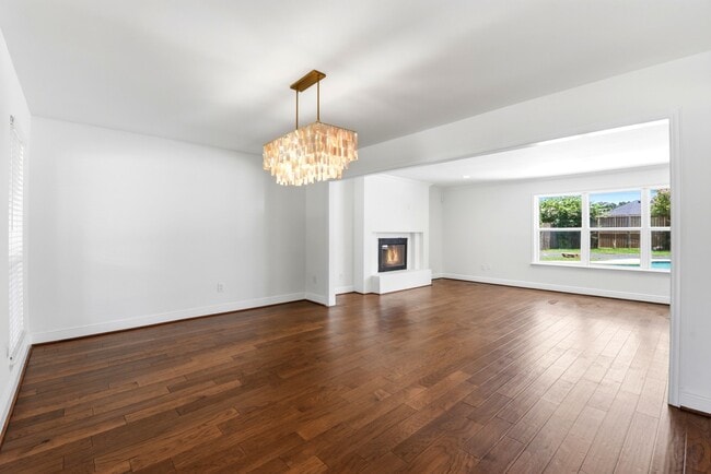 Building Photo - 4810 Bayou Vista Dr