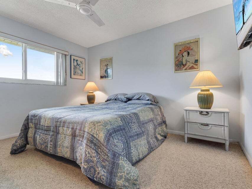 Building Photo - 2615 NE 3rd St