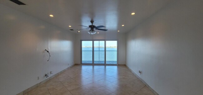 Building Photo - 100 Waterway Dr S