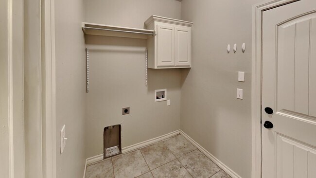 Building Photo - Very Nice 4 Bedroom 2 Bathroom Home in Deer Creek Schools with a Neighborhood Park/Pool