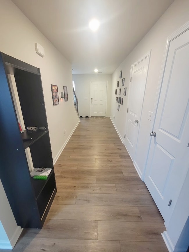 Building Photo - Wonderful Five Bedroom Home Located in a Cozy Neighborhood!