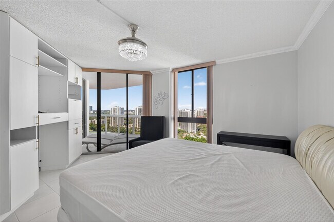 Building Photo - 20185 E Country Club Dr