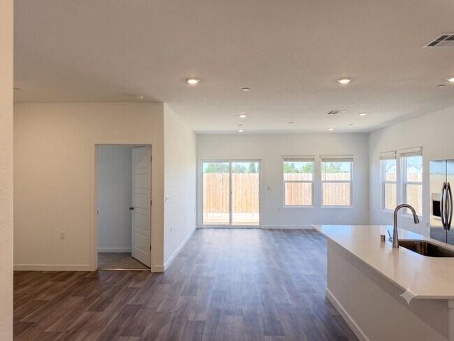 Building Photo - 3323 N Contessa Ave