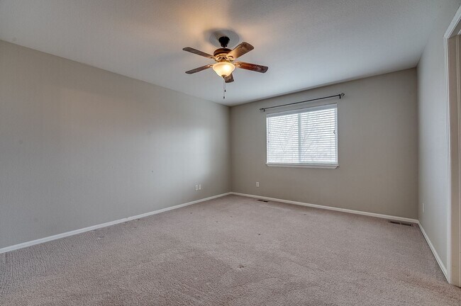 Building Photo - Spacious 3 bed, 2.5 bath home located in Wellington, CO