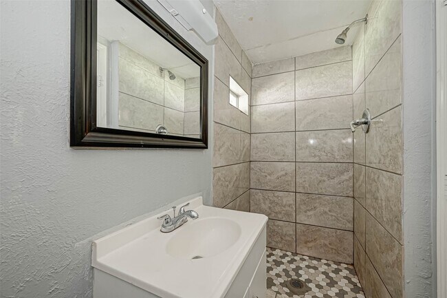 Building Photo - 4821 Alvin St
