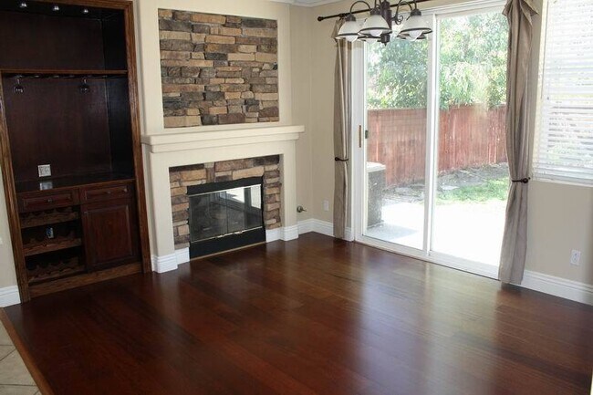 Building Photo - Beautiful  3bed 2.5 ba in Paseo del Sol. Lots of Amenities! Available now!