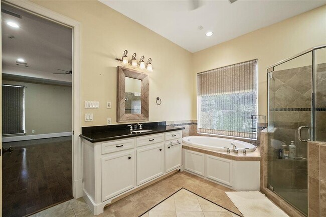 Building Photo - 25207 Hideaway Run Dr