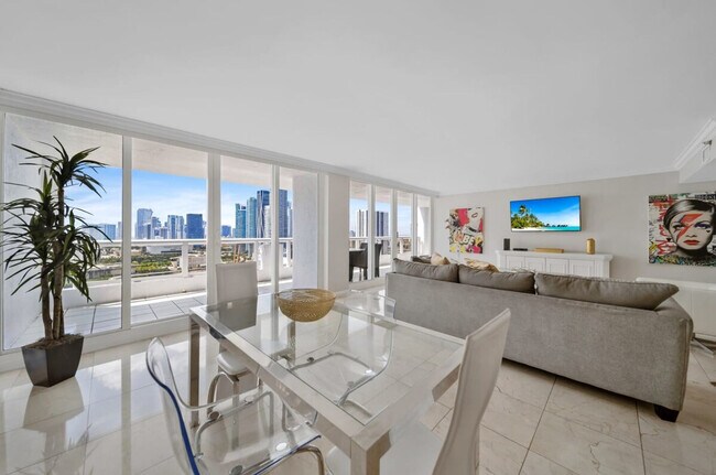 Building Photo - 1717 N Bayshore Dr