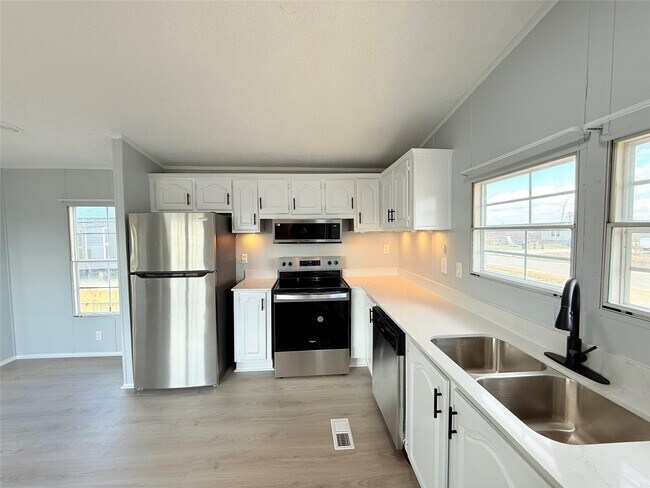 Building Photo - 1133 Rd 5823