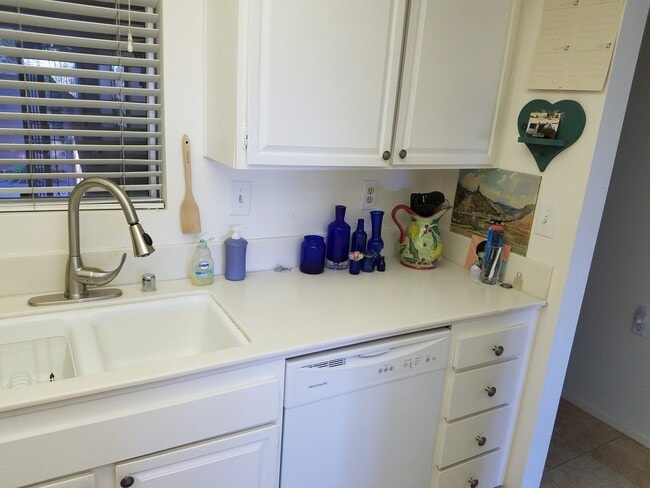 Building Photo - Large 1 Bed/1.5 Bath in Laguna Woods ( 55+ community)