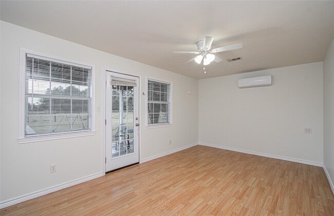 Building Photo - 15510 Cypress Garden Dr