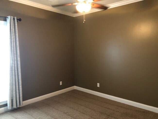 Building Photo - COMING SOON!Lovely home ready for your family! Bethel Park Subdivision