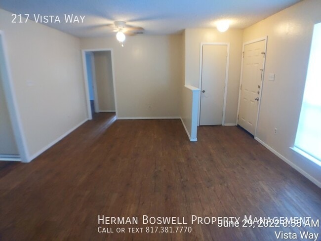 Building Photo - 217 Vista Way