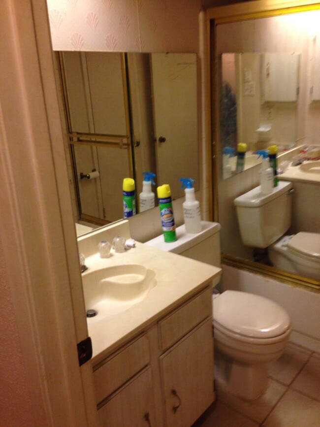 Building Photo - 2424 Oakmere Dr