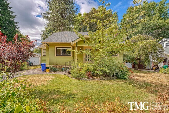 Building Photo - 3 BD SW Portland Home Near Multnomah Village