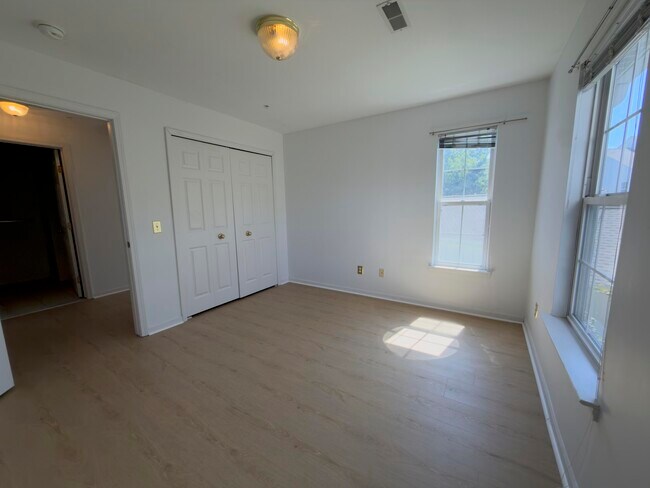 Building Photo - 1085 Joyce Ln