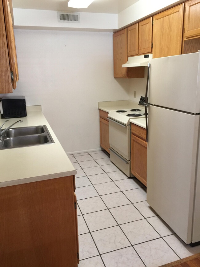 Building Photo - 1000 N Beaver St