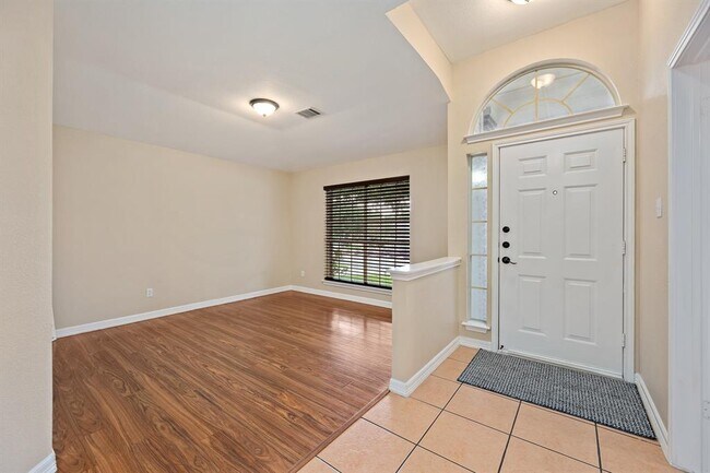 Building Photo - 1208 Lochaline Loop