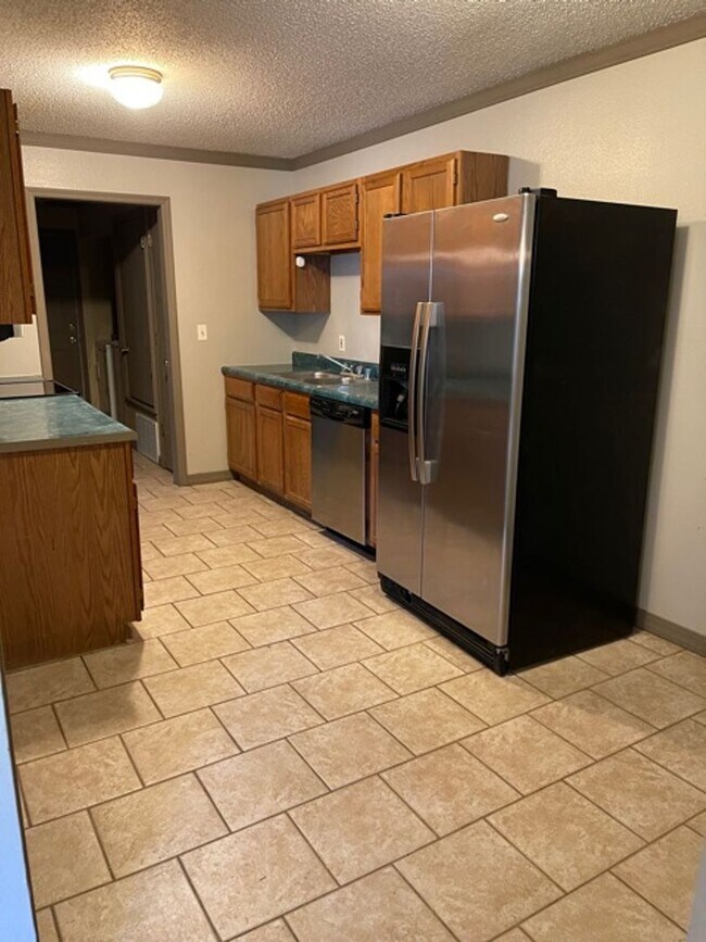 Building Photo - 1702-1704 N. Lewis Ave