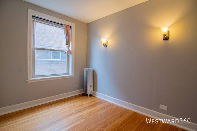 Building Photo - 1624 W Sherwin Ave