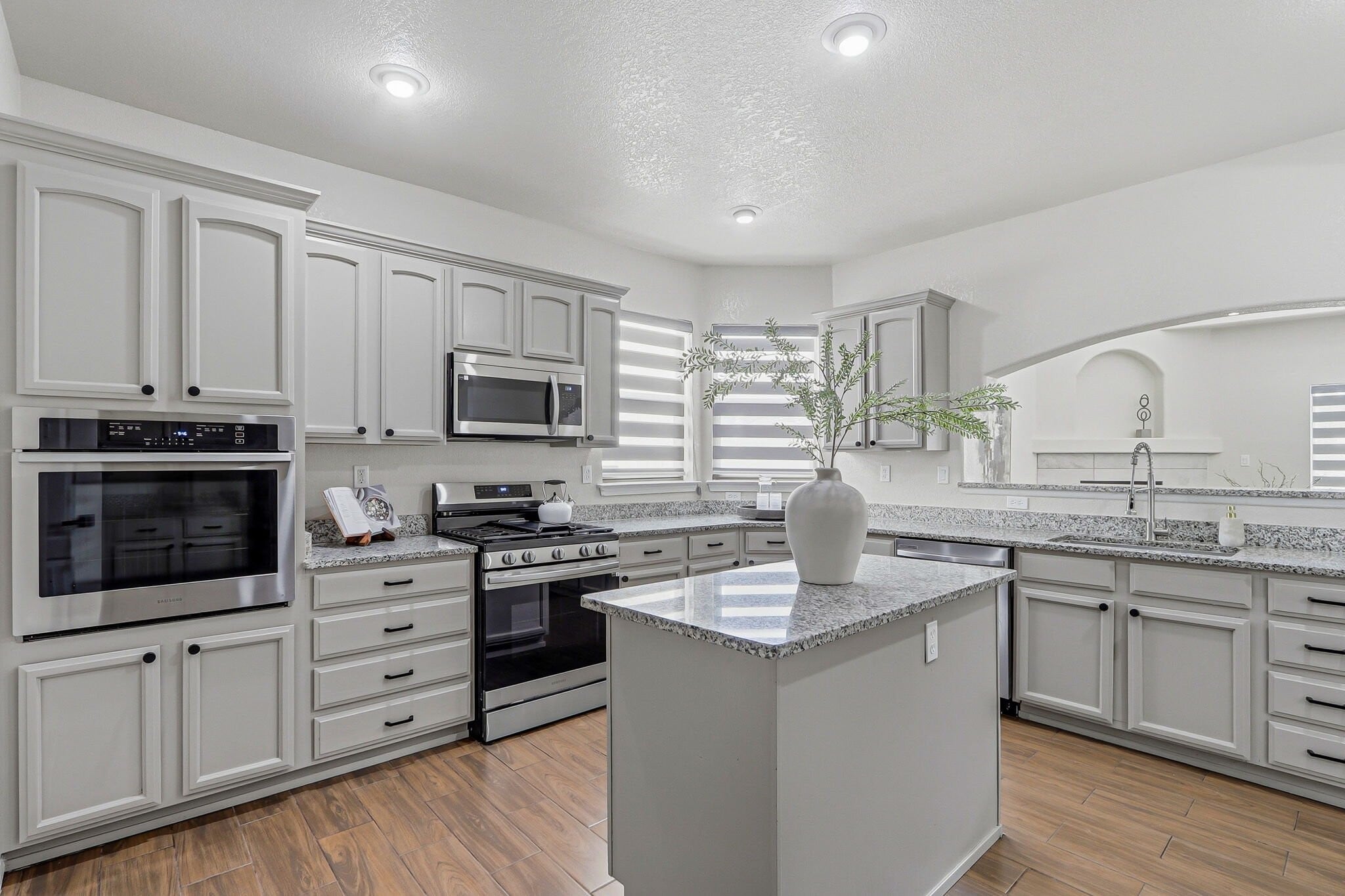 Building Photo - 3121 Tierra Paola Ln