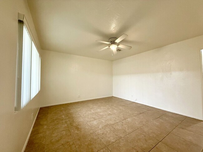 Building Photo - AVAILABLE NOW!! 1 Bedroom 1 Bathroom apartment in Palm Springs!!  MOVE IN SPECIAL!! HALF OFF ONE ...