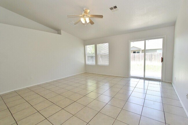 Building Photo - Clean Single-Level Home in Charter Pointe