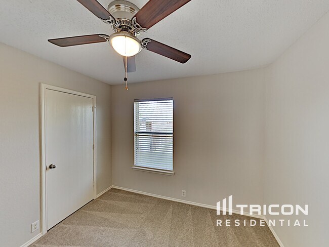 Building Photo - 704 River Run Dr