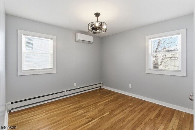 Building Photo - 19 Evelyn Ct