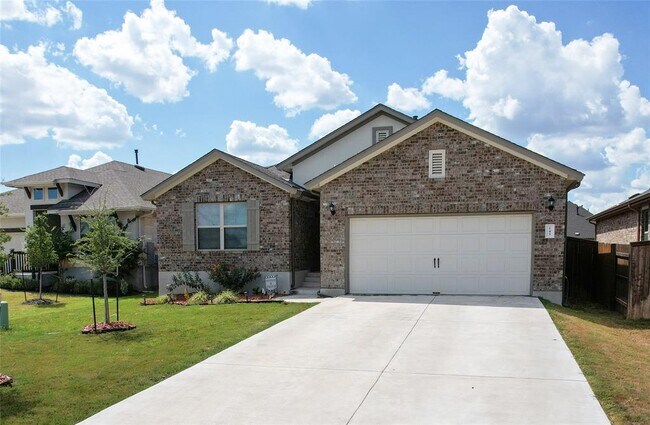 Building Photo - 145 Hackberry Ln