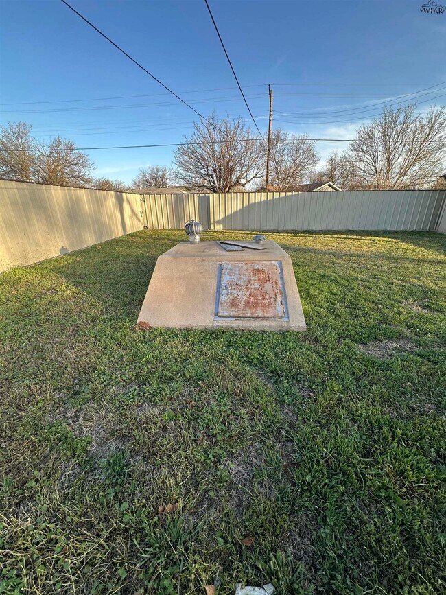 Building Photo - 1622 Longview St