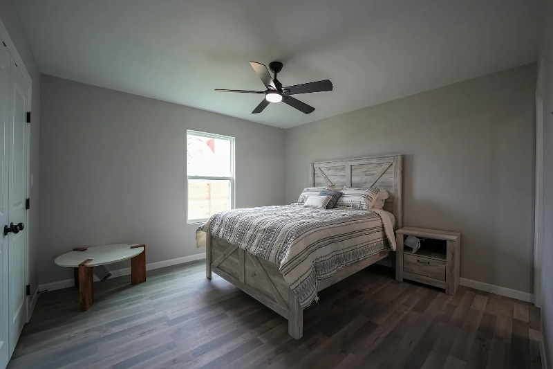 Building Photo - 901 Pleasantview Dr