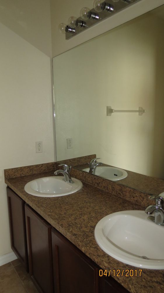Building Photo - 3/2 Townhouse in Battaglia Community