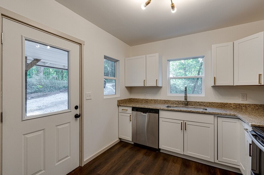 Building Photo - 22 Ridgeland Cir
