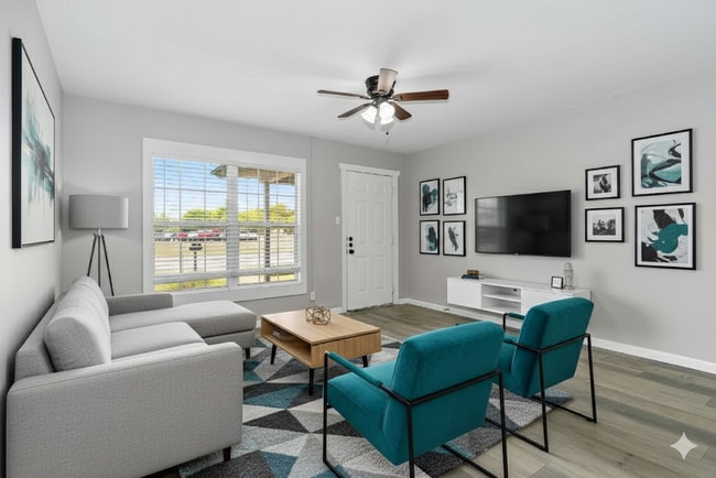 Building Photo - Cozy 2 Bedroom 1 Bath Duplex in Cleburne TX. 50% off One Month’s Rent!