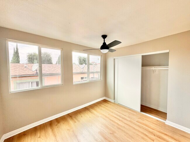 Building Photo - 4348 Lockwood Ave
