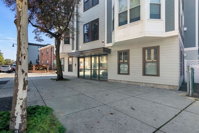 Building Photo - 15 Preble St